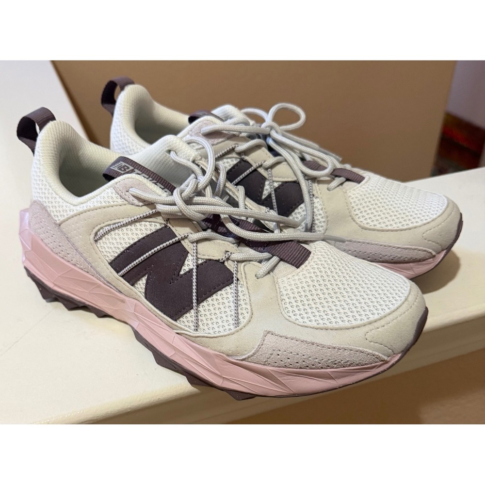 New Balance Women's DynaSoft TEKTREL
V1 Suede Trail Running Shoe 9.5 White NEW